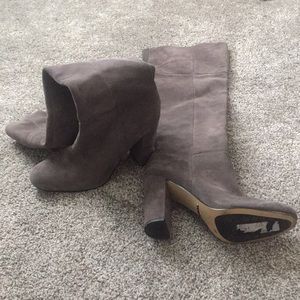 Size 8 knee length gray suede heeled boot